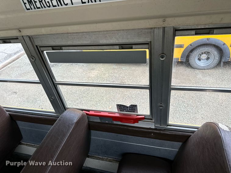 image for item NP9787 1996 International 3800  school bus