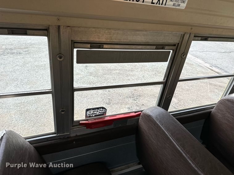 image for item NP9787 1996 International 3800  school bus