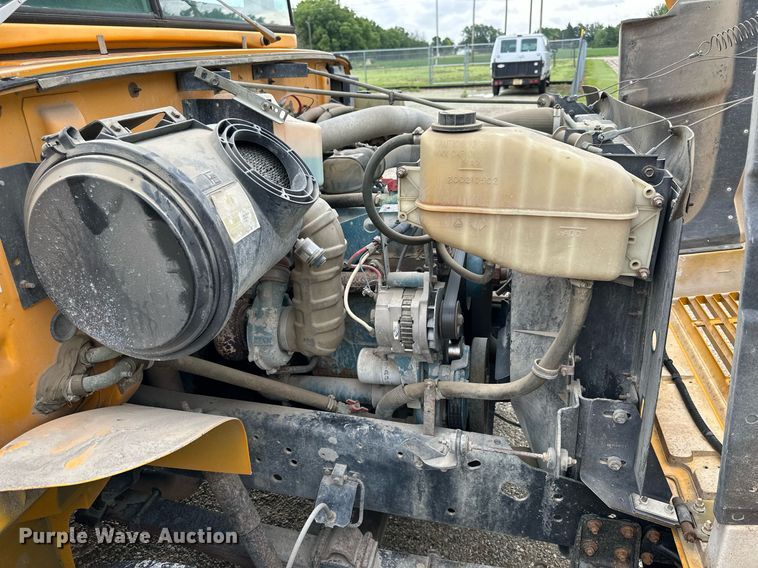 image for item NP9787 1996 International 3800  school bus