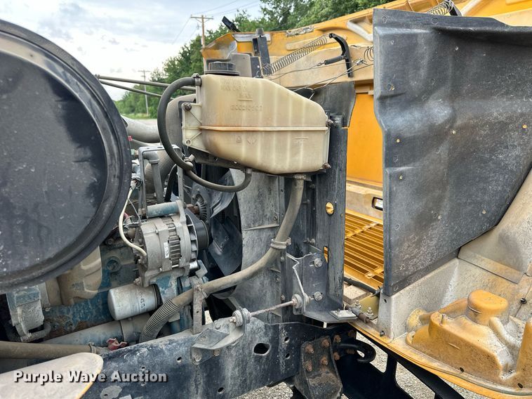 image for item NP9787 1996 International 3800  school bus