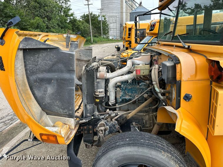 image for item NP9787 1996 International 3800  school bus