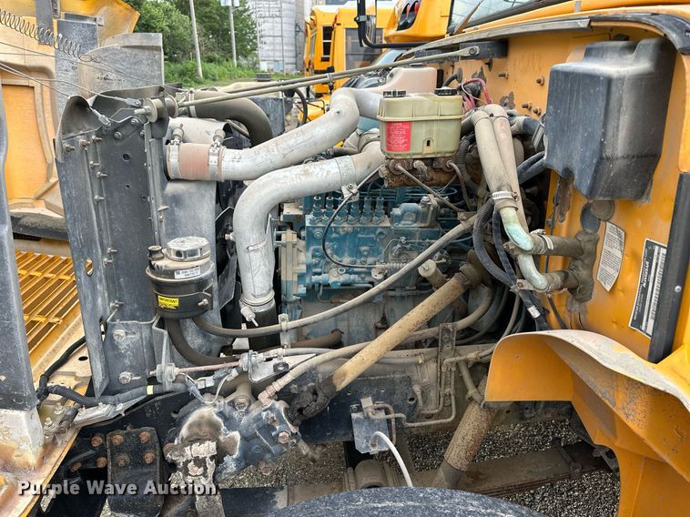 image for item NP9787 1996 International 3800  school bus