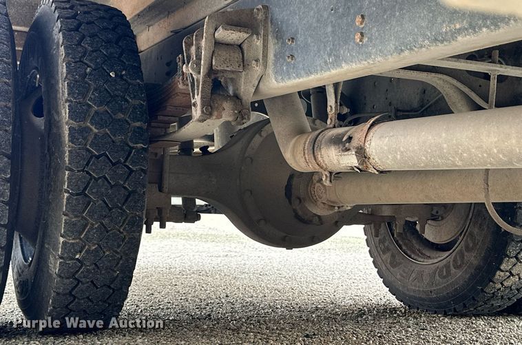 image for item NP9787 1996 International 3800  school bus