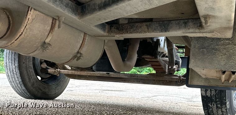 image for item NP9787 1996 International 3800  school bus