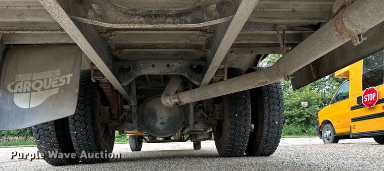 image for item NP9787 1996 International 3800  school bus