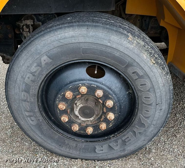 image for item NP9787 1996 International 3800  school bus