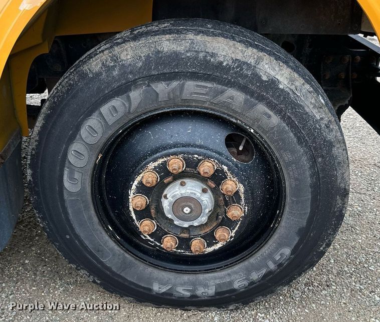 image for item NP9787 1996 International 3800  school bus