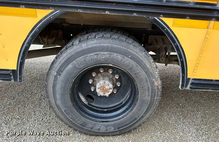 image for item NP9787 1996 International 3800  school bus