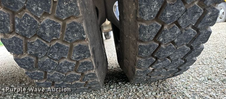 image for item NP9787 1996 International 3800  school bus