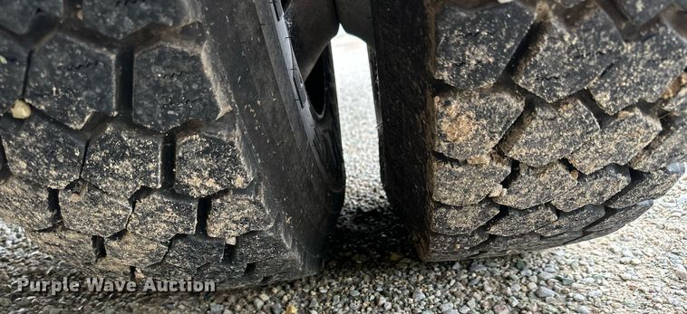 image for item NP9787 1996 International 3800  school bus