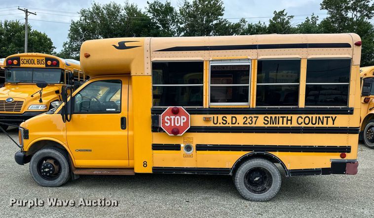 image for item NP9788 1999 Chevrolet Express 3500  school bus