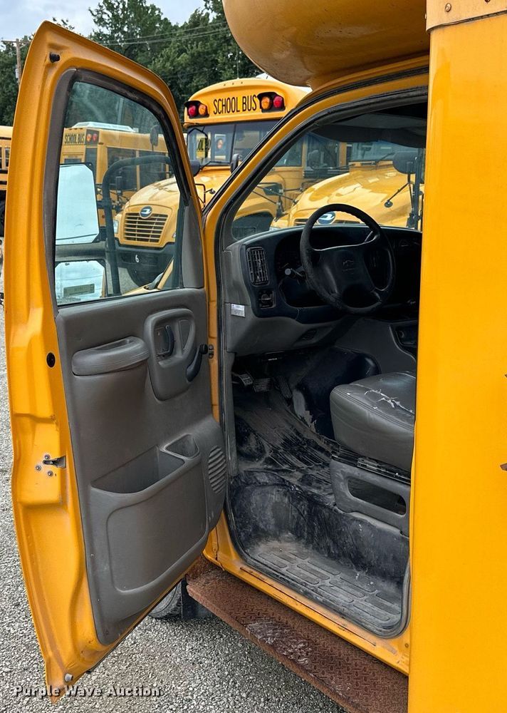 image for item NP9788 1999 Chevrolet Express 3500  school bus