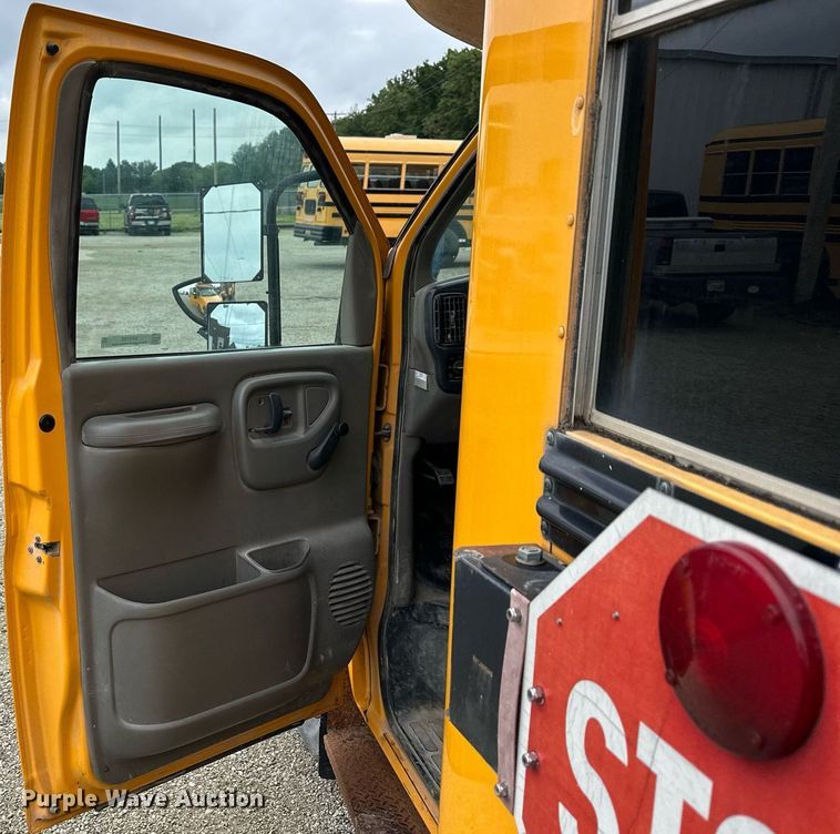 image for item NP9788 1999 Chevrolet Express 3500  school bus