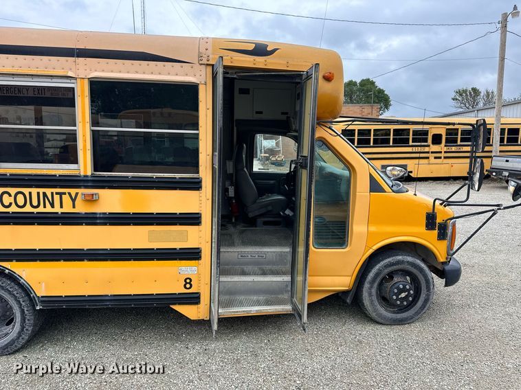 image for item NP9788 1999 Chevrolet Express 3500  school bus