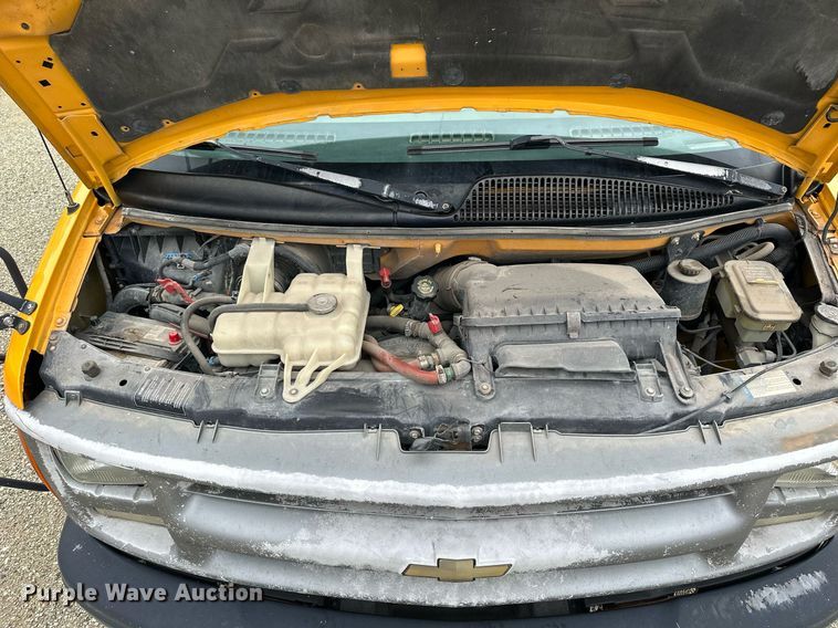 image for item NP9788 1999 Chevrolet Express 3500  school bus