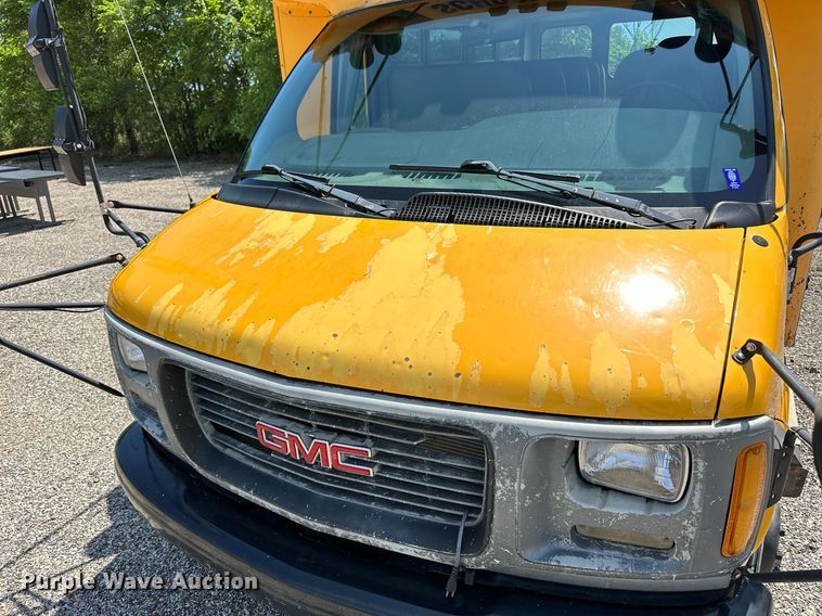 image for item NP9807 1998 GMC Savana G3500  school bus