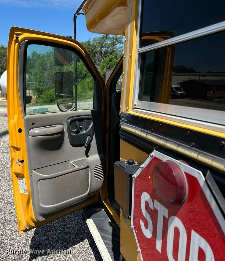image for item NP9807 1998 GMC Savana G3500  school bus