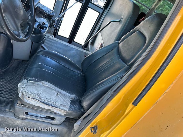 image for item NP9807 1998 GMC Savana G3500  school bus