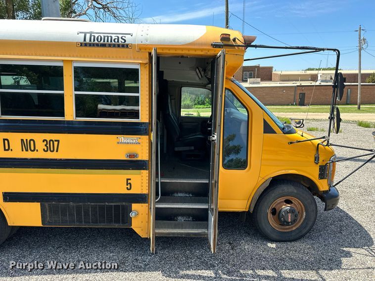 image for item NP9807 1998 GMC Savana G3500  school bus