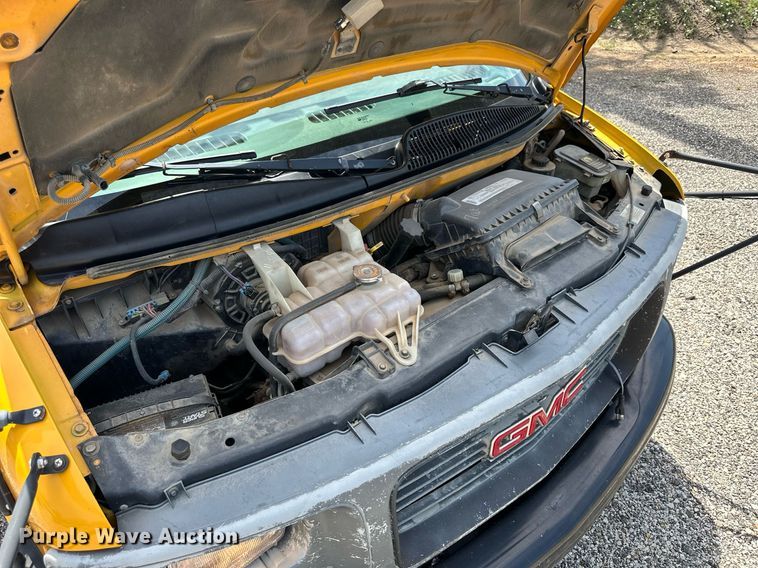 image for item NP9807 1998 GMC Savana G3500  school bus