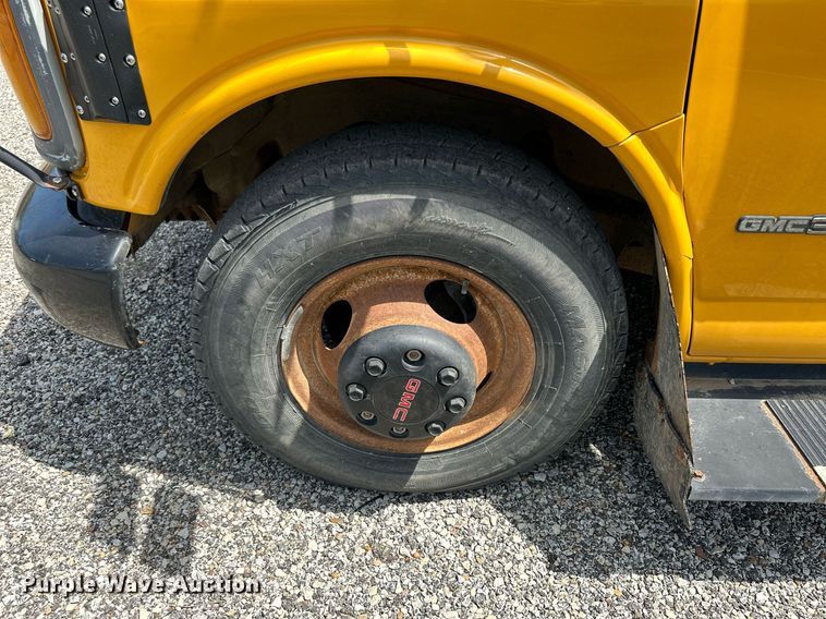 image for item NP9807 1998 GMC Savana G3500  school bus