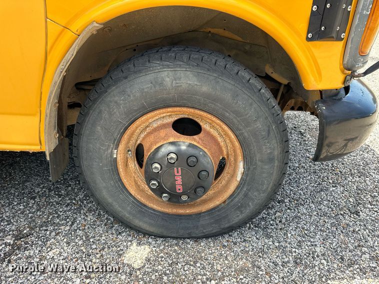 image for item NP9807 1998 GMC Savana G3500  school bus