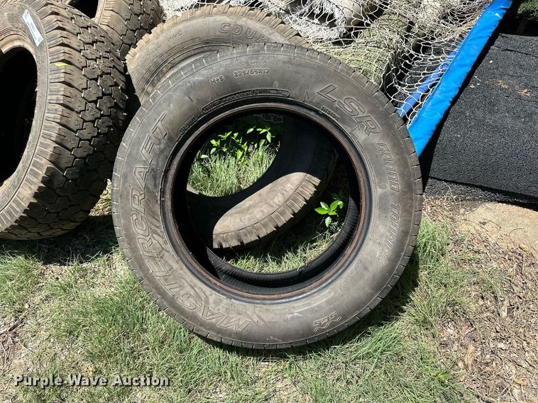 image for item NP9814 (5) 225/75R16 tires