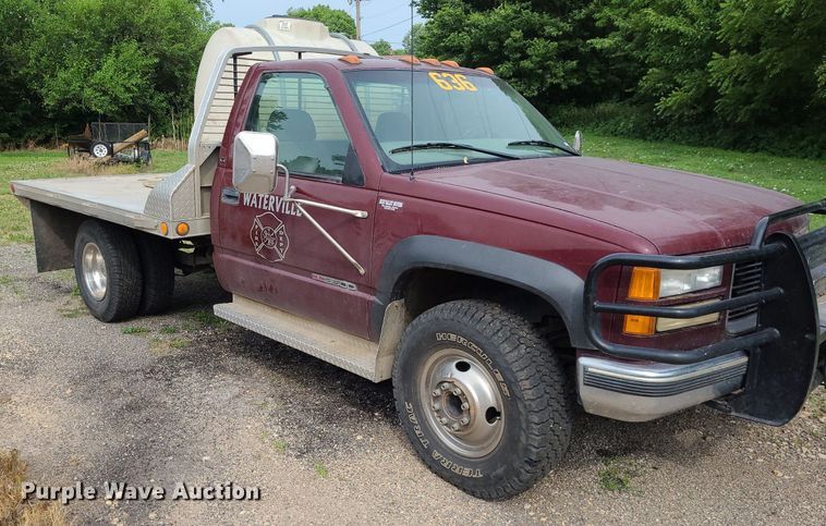 image for item NX9618 2000 GMC Sierra 3500 SLE  flatbed pickup truck