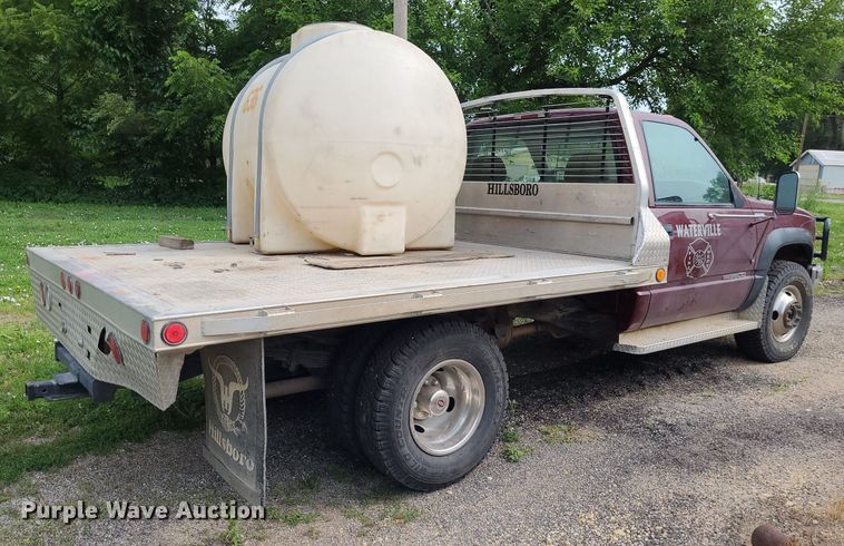 image for item NX9618 2000 GMC Sierra 3500 SLE  flatbed pickup truck