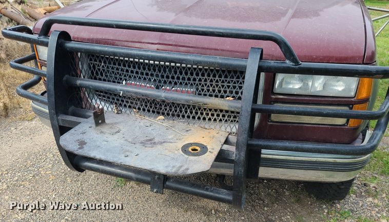 image for item NX9618 2000 GMC Sierra 3500 SLE  flatbed pickup truck