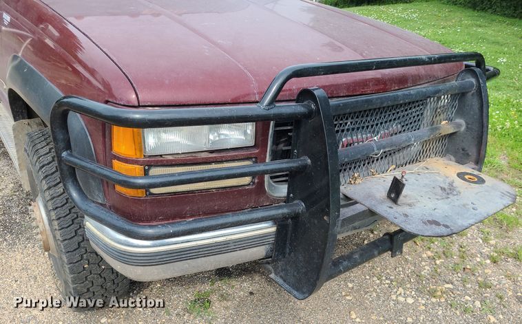 image for item NX9618 2000 GMC Sierra 3500 SLE  flatbed pickup truck