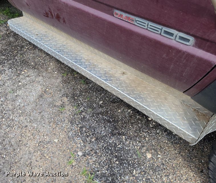 image for item NX9618 2000 GMC Sierra 3500 SLE  flatbed pickup truck