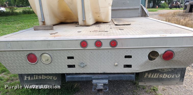 image for item NX9618 2000 GMC Sierra 3500 SLE  flatbed pickup truck