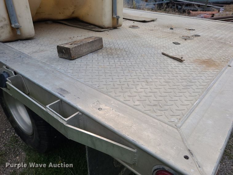 image for item NX9618 2000 GMC Sierra 3500 SLE  flatbed pickup truck