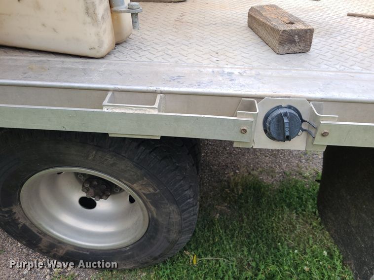 image for item NX9618 2000 GMC Sierra 3500 SLE  flatbed pickup truck