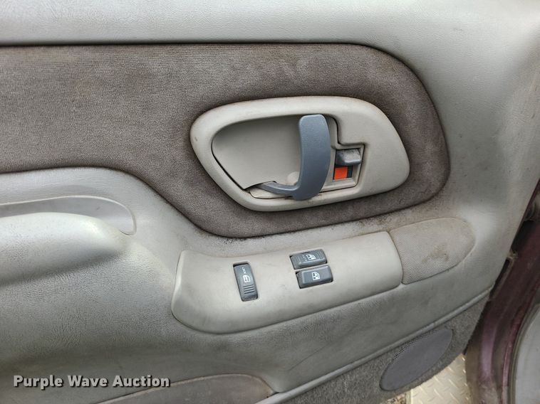 image for item NX9618 2000 GMC Sierra 3500 SLE  flatbed pickup truck