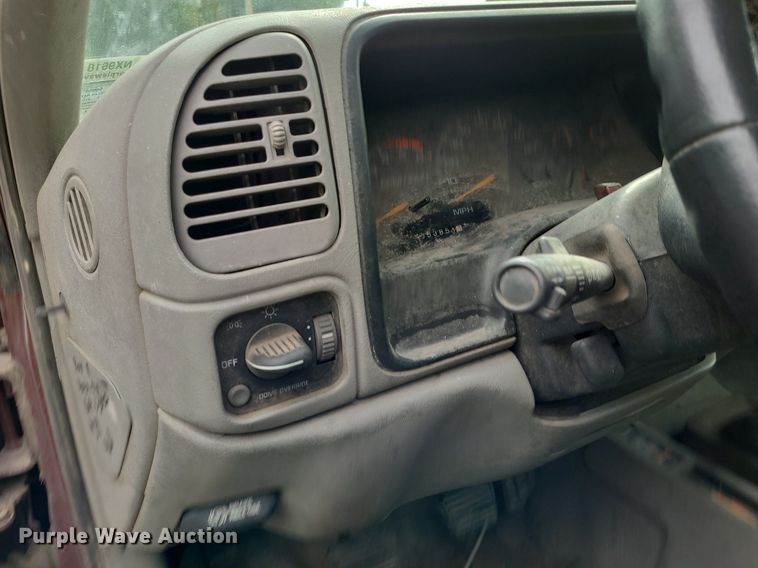 image for item NX9618 2000 GMC Sierra 3500 SLE  flatbed pickup truck