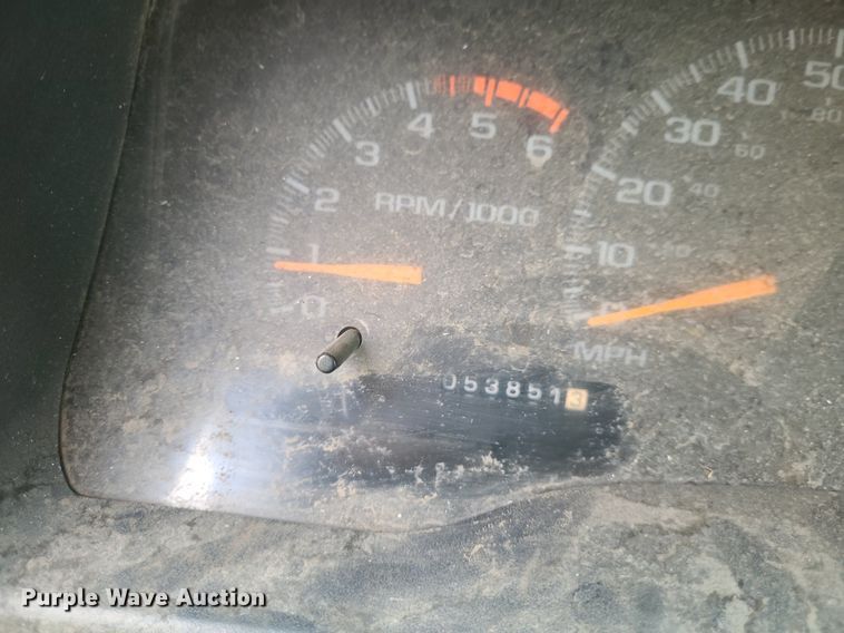 image for item NX9618 2000 GMC Sierra 3500 SLE  flatbed pickup truck