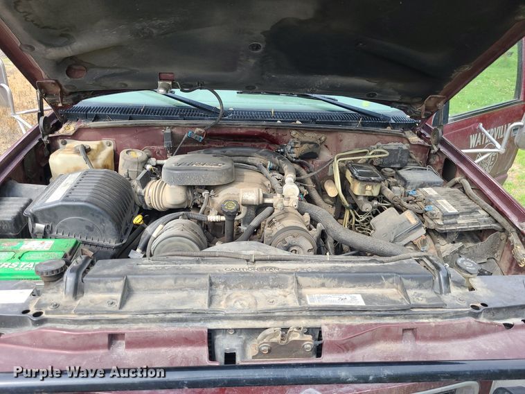 image for item NX9618 2000 GMC Sierra 3500 SLE  flatbed pickup truck