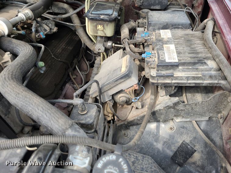 image for item NX9618 2000 GMC Sierra 3500 SLE  flatbed pickup truck