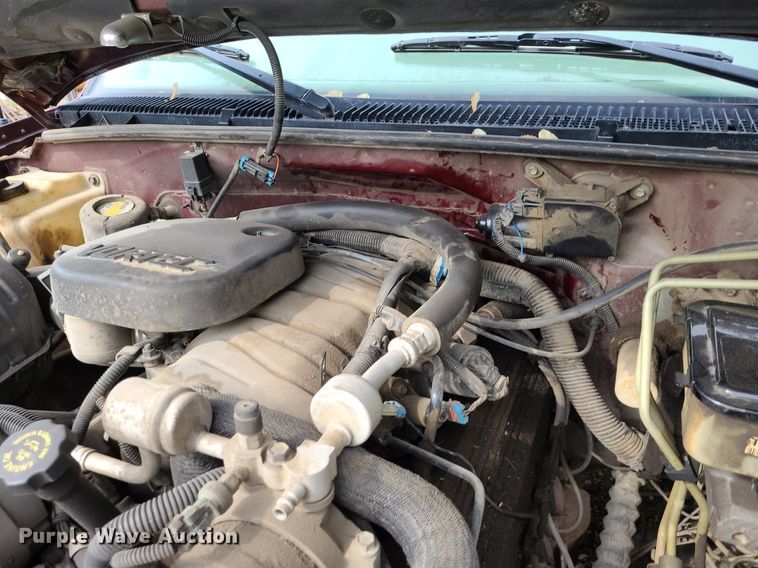 image for item NX9618 2000 GMC Sierra 3500 SLE  flatbed pickup truck