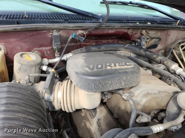 image for item NX9618 2000 GMC Sierra 3500 SLE  flatbed pickup truck