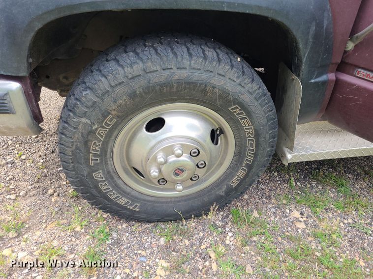 image for item NX9618 2000 GMC Sierra 3500 SLE  flatbed pickup truck