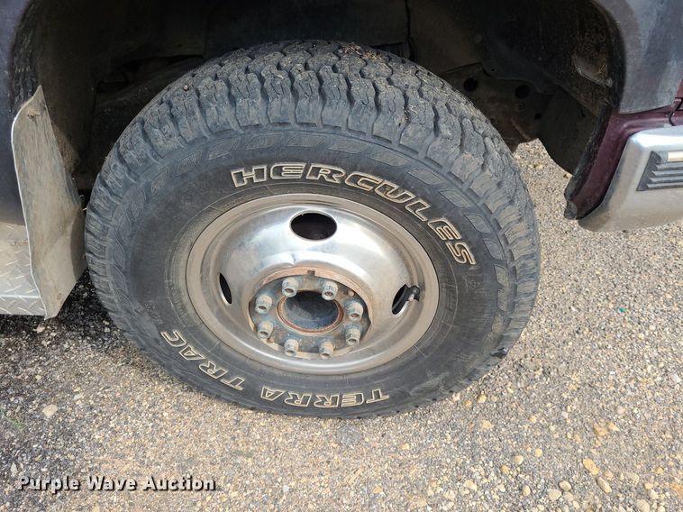 image for item NX9618 2000 GMC Sierra 3500 SLE  flatbed pickup truck