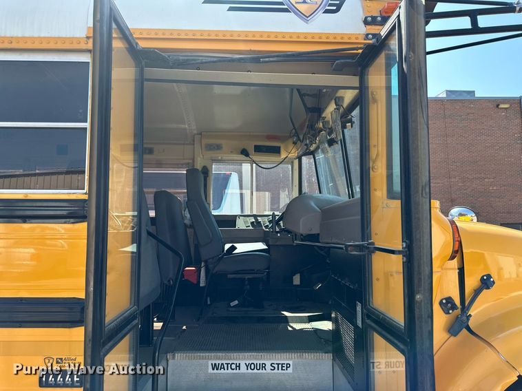 image for item NY9263 2004 International 3000  school bus