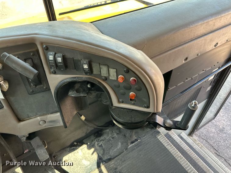 image for item NY9263 2004 International 3000  school bus