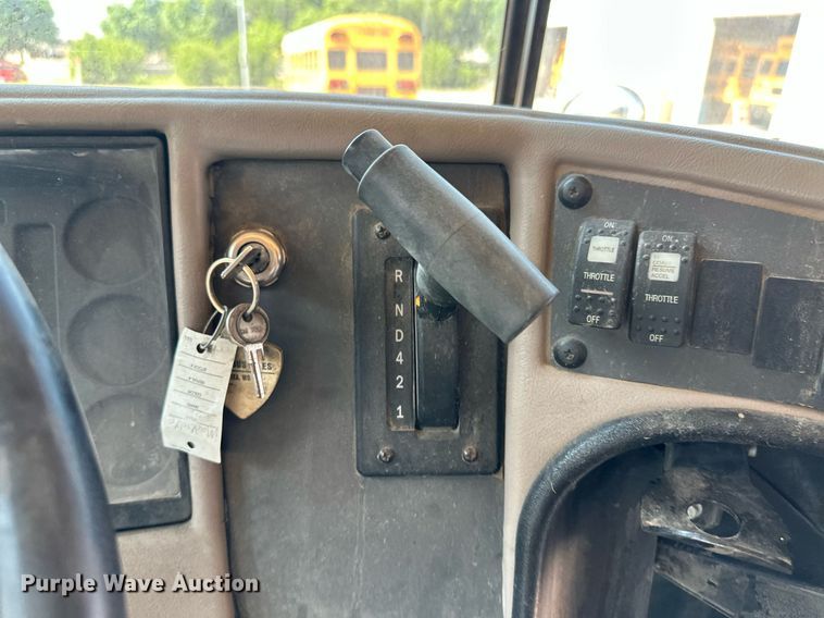 image for item NY9263 2004 International 3000  school bus