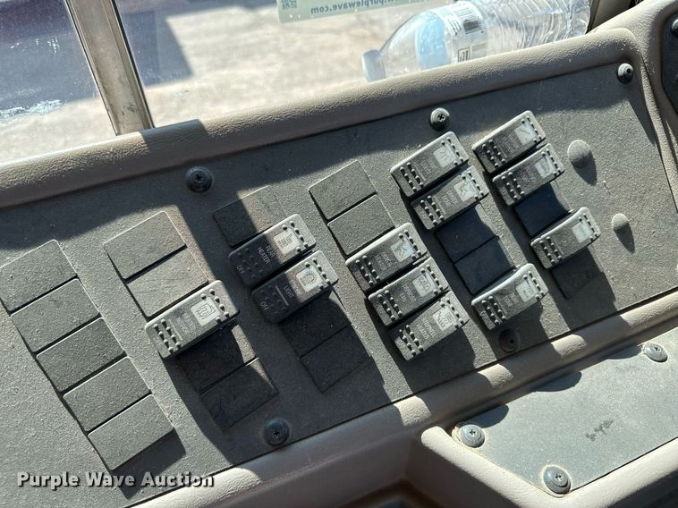 image for item NY9263 2004 International 3000  school bus