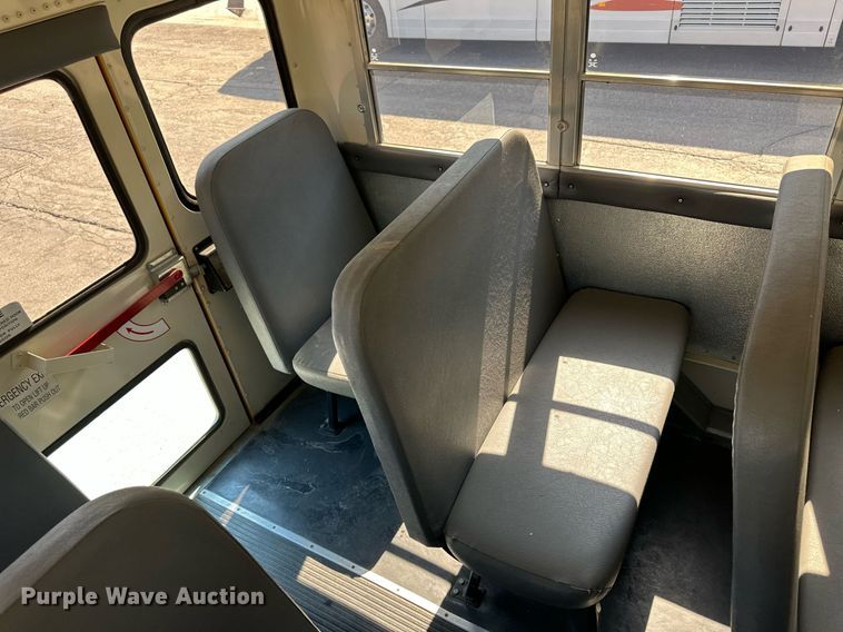 image for item NY9263 2004 International 3000  school bus