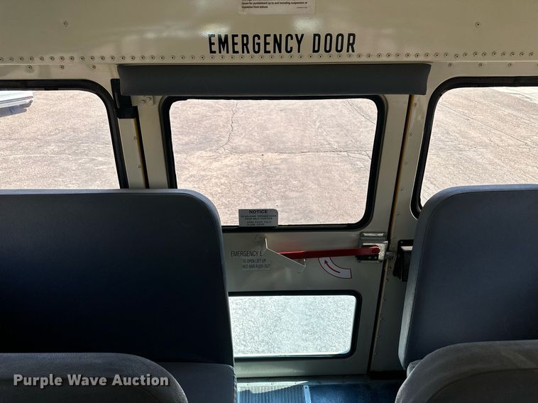 image for item NY9263 2004 International 3000  school bus